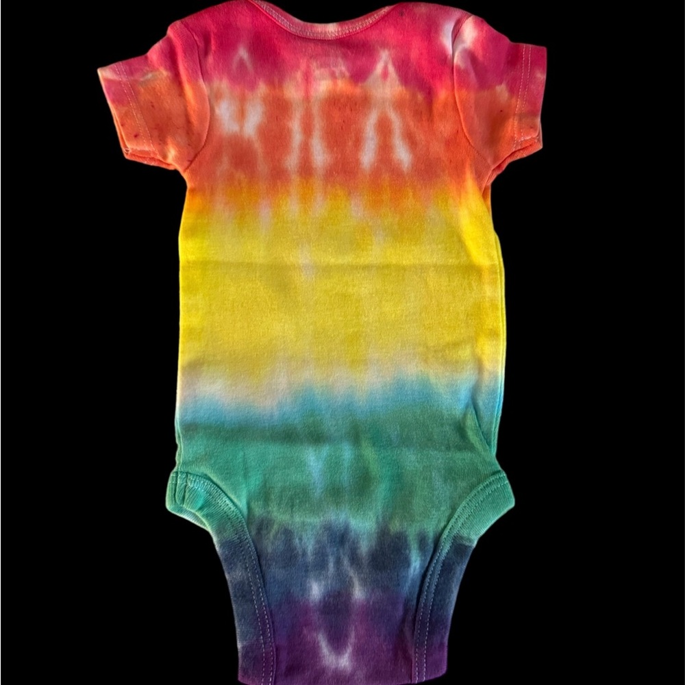 👶❤️Hand Tie Dyed Newborn Onesie💜